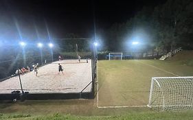 Casa de campo, com quadra de Beach Tennis, Volei e Fut Volei próxima a SP!!